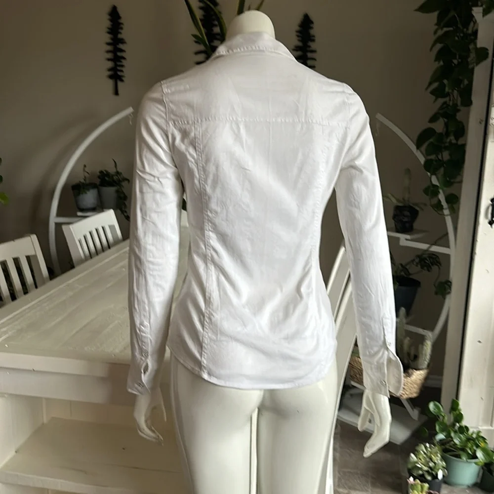 Guess long sleeve button up white blouse size XS - Picture 4 of 9